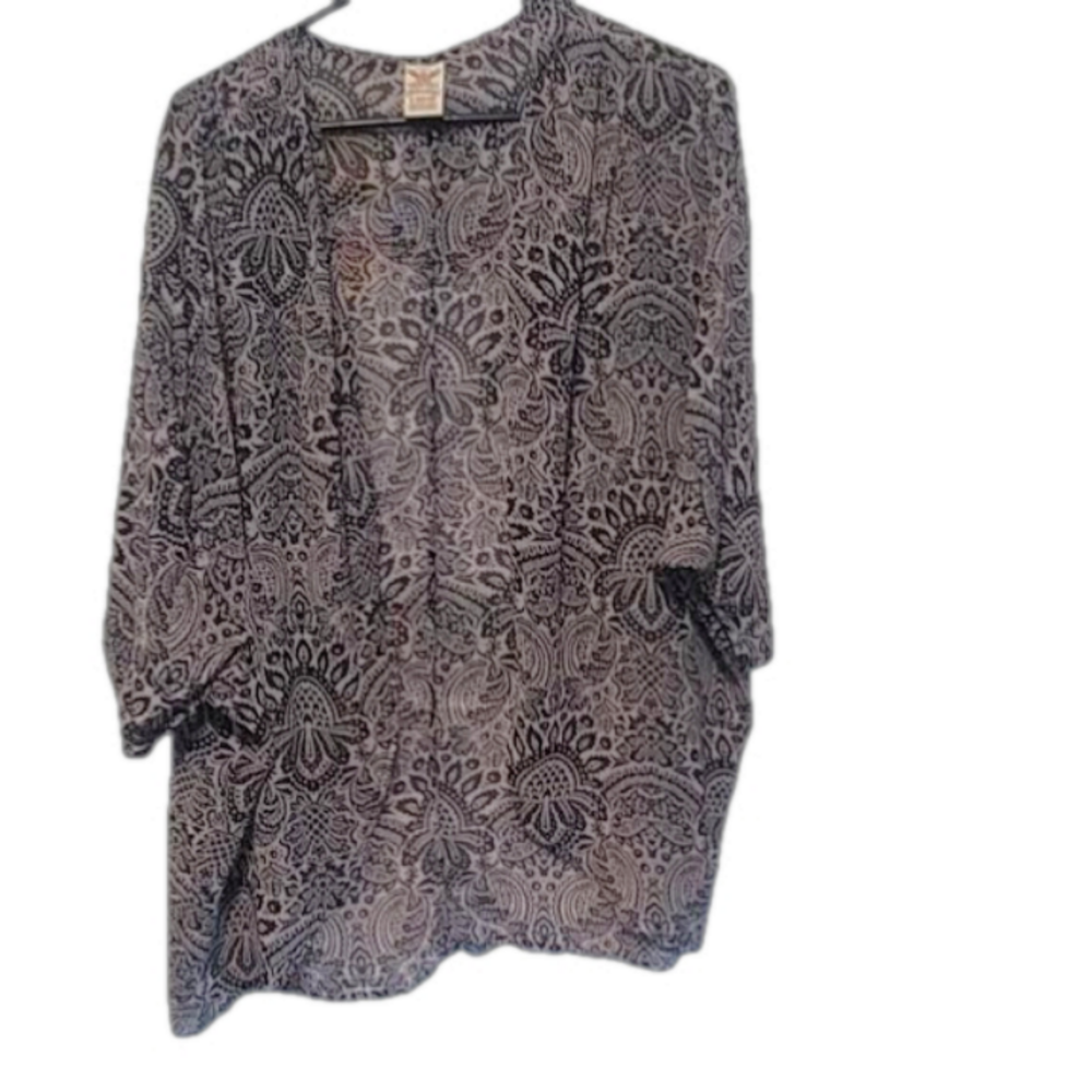 ( 332 )Vary light swimming / bathingsuit cover up, kimono